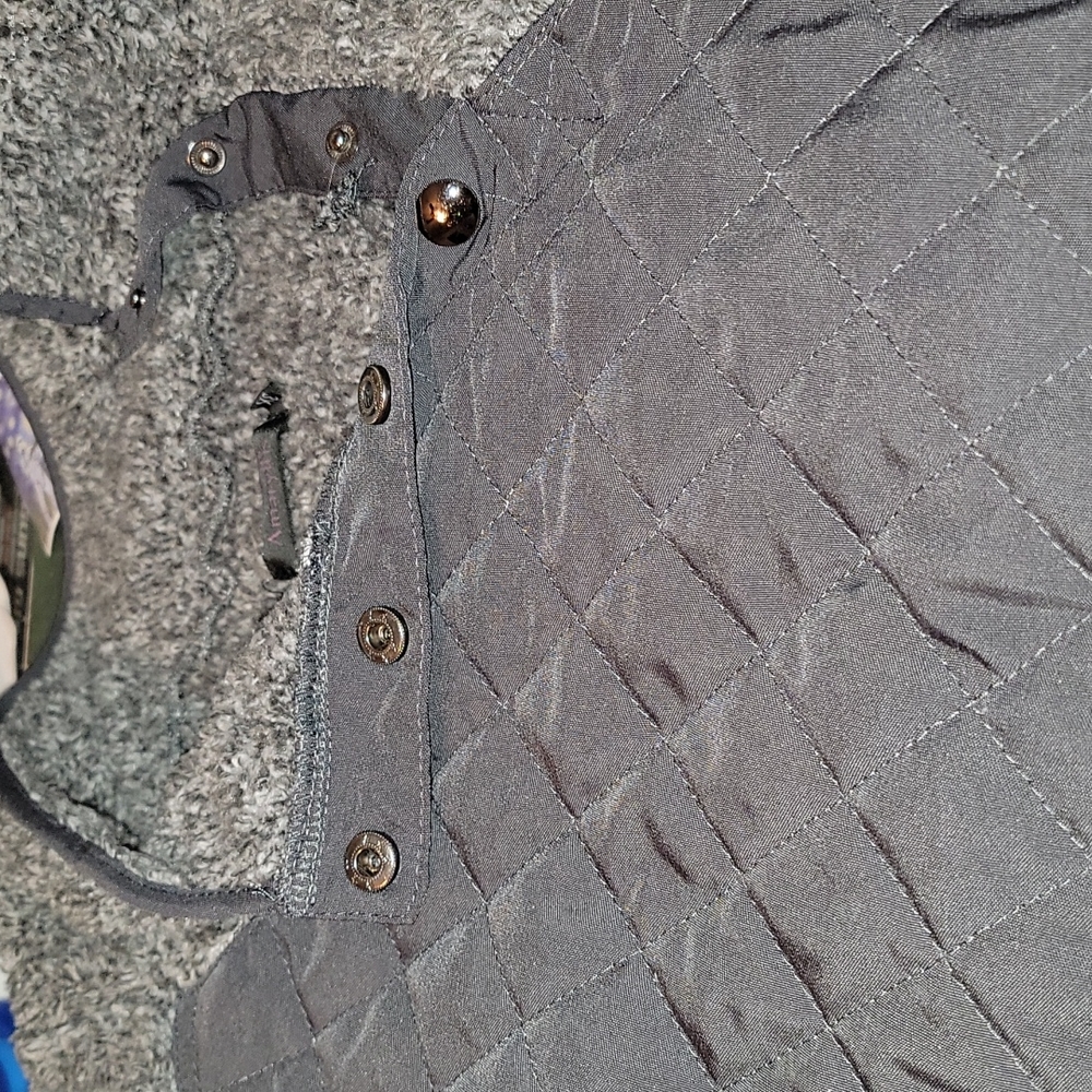 Soft Amaryllis gray teddy pull over fleece has 4 snaps st neck.